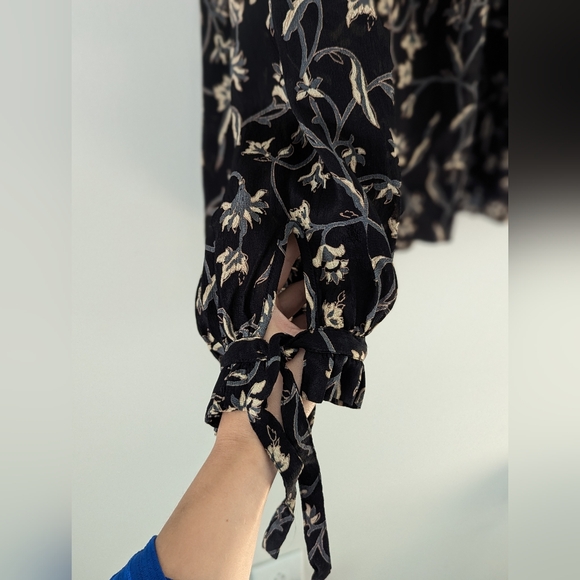 Dôen Baltic Top - Floral Black Scroll Print - Small - Picture 10 of 11